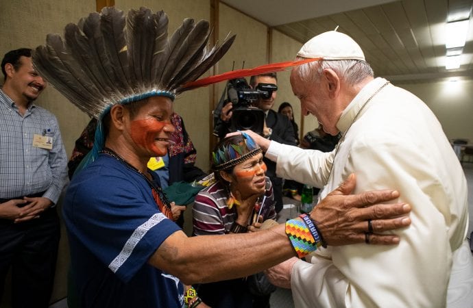20191104T1030 31604 CNS POPE MISSIONARY BOOK 690x450