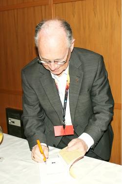 Peterbooksigning1